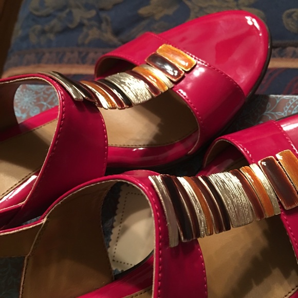 Euro Sofft Berry Patent Leather Sandals - Picture 8 of 8